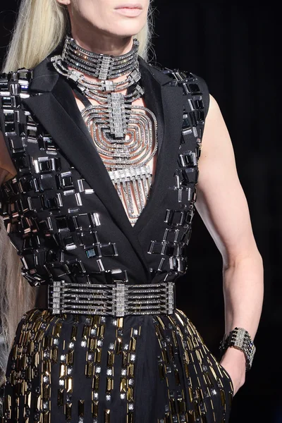 Look 28